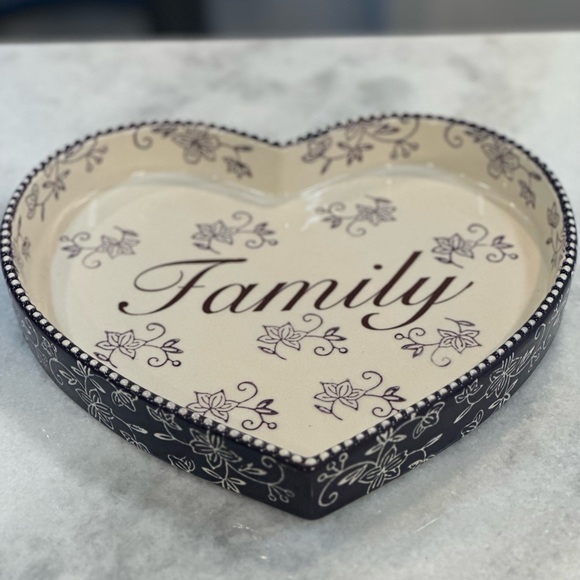 Temptations by Tara Floral Lace Set of 3 Heart Shaped Plates - Varies sizes - Picture 3 of 16